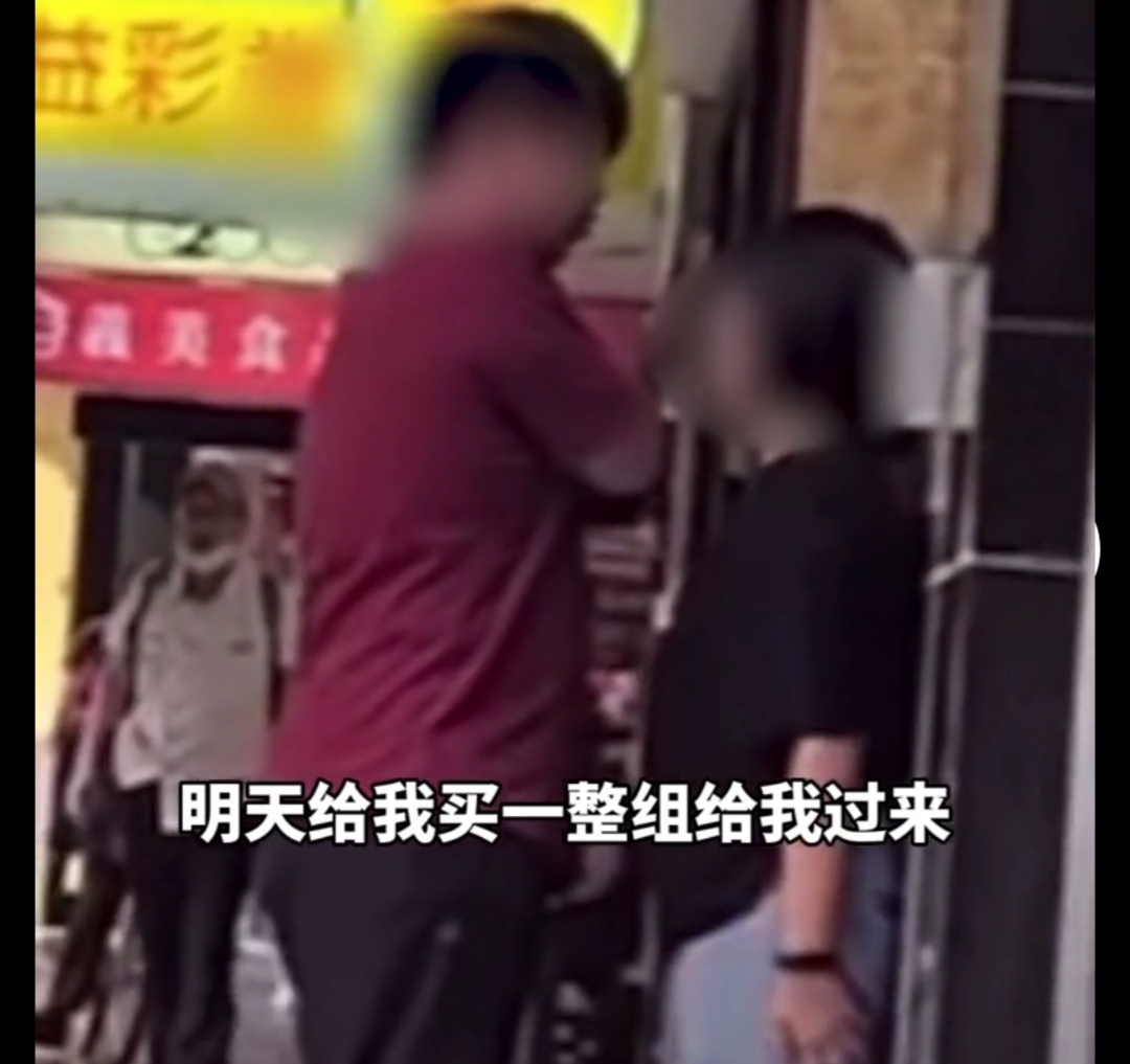 台湾：向男友要万元化妆品被拒，女子当街甩巴掌：借钱也要给我买