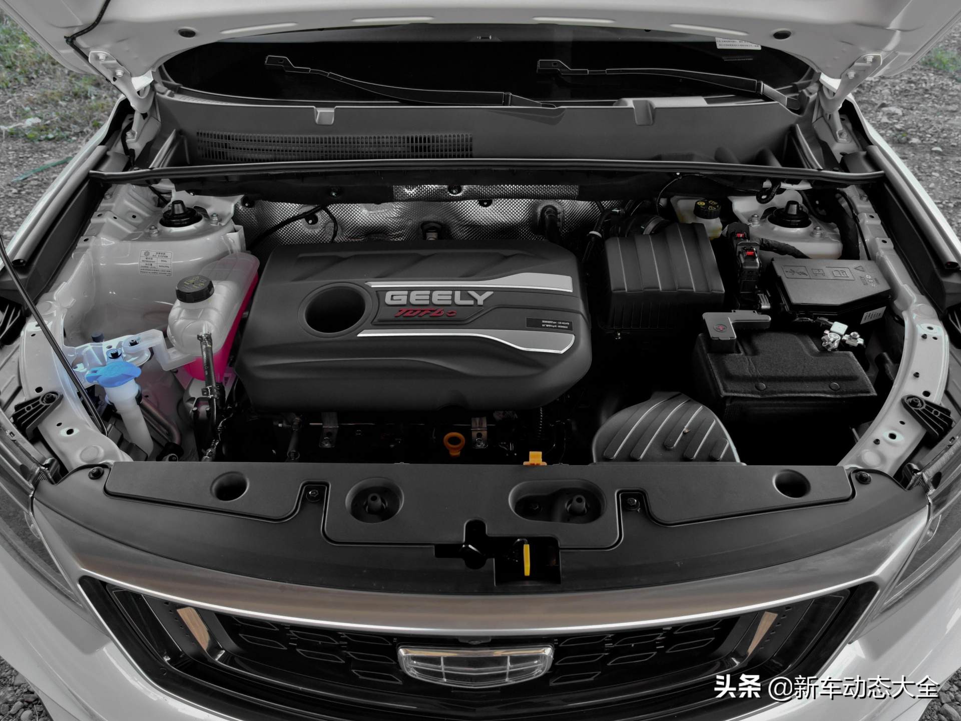 油耗只有6.4L，综合性能不低，空间大保养便宜，实拍远景X6