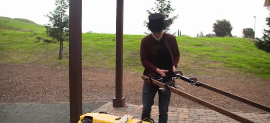 连拆弹、监控、拉黄包车都会，还有什么是这条机器狗不会做的？