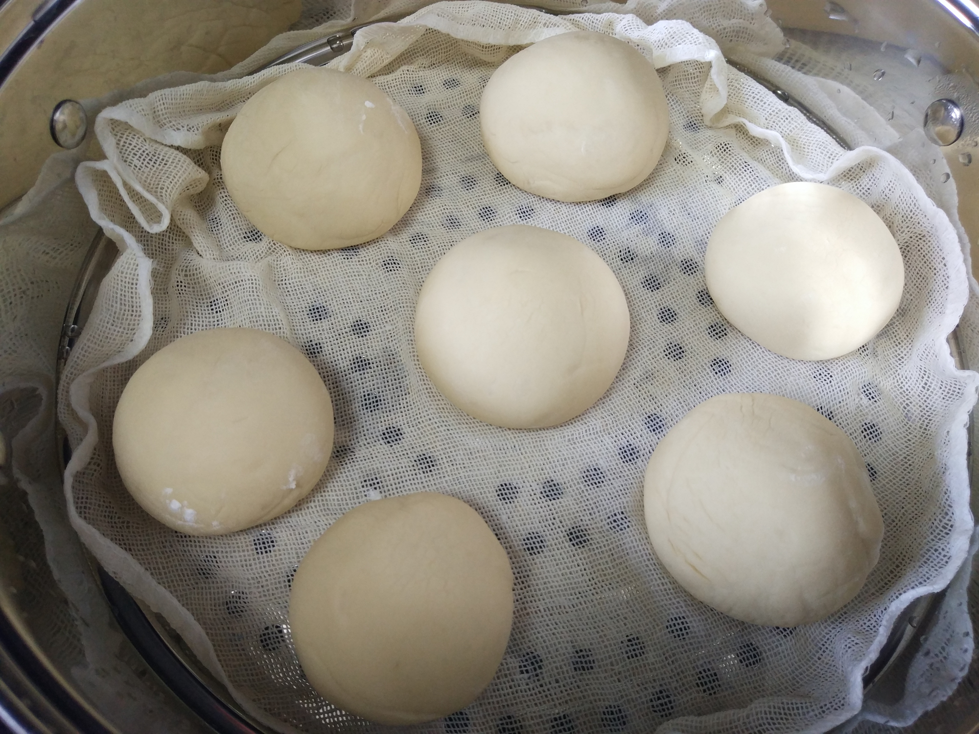 用酵母粉蒸馒头放泡打粉吗,蒸馒头用酵母放小苏打可以吗