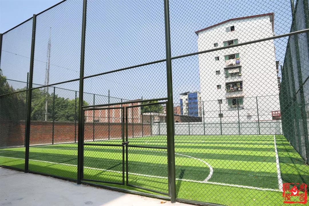 内江市公开足球场,未来四川建设容纳10万人的足球场