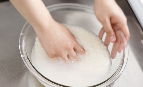 淘米水加什么种花好,用淘米水种花怎么养