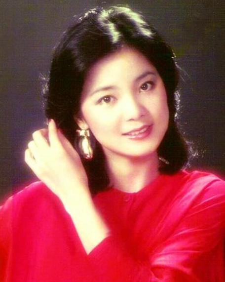 邓丽君坎坷爱情史,邓丽君的四段恋情和四首歌