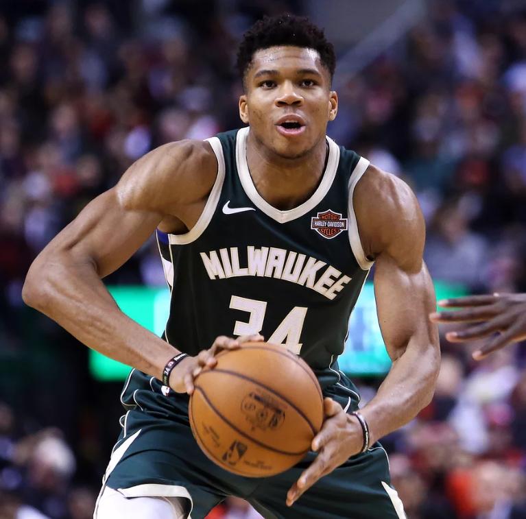 世界足球排名前十球星c罗,世界足坛身材最高的人