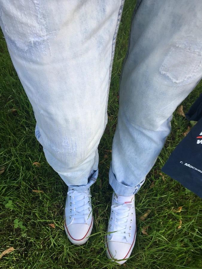 牛仔裤的膝盖烂了怎样补,牛仔裤的膝盖烂了怎么拿线缝