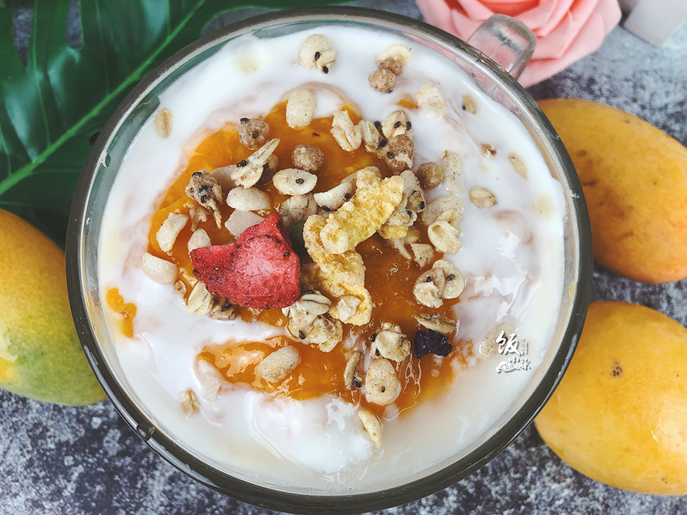 摆摊冰淇淋刨冰的制作方法全过程,夏天简单摆摊冷饮制作