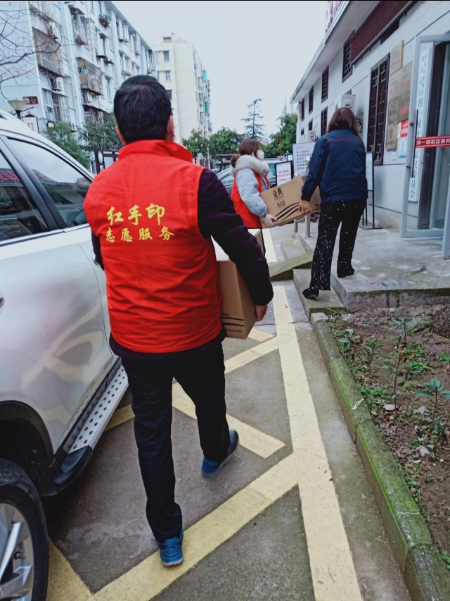 衢州市公积金中心“包区清楼”转行动为互动管控在关爱中前行