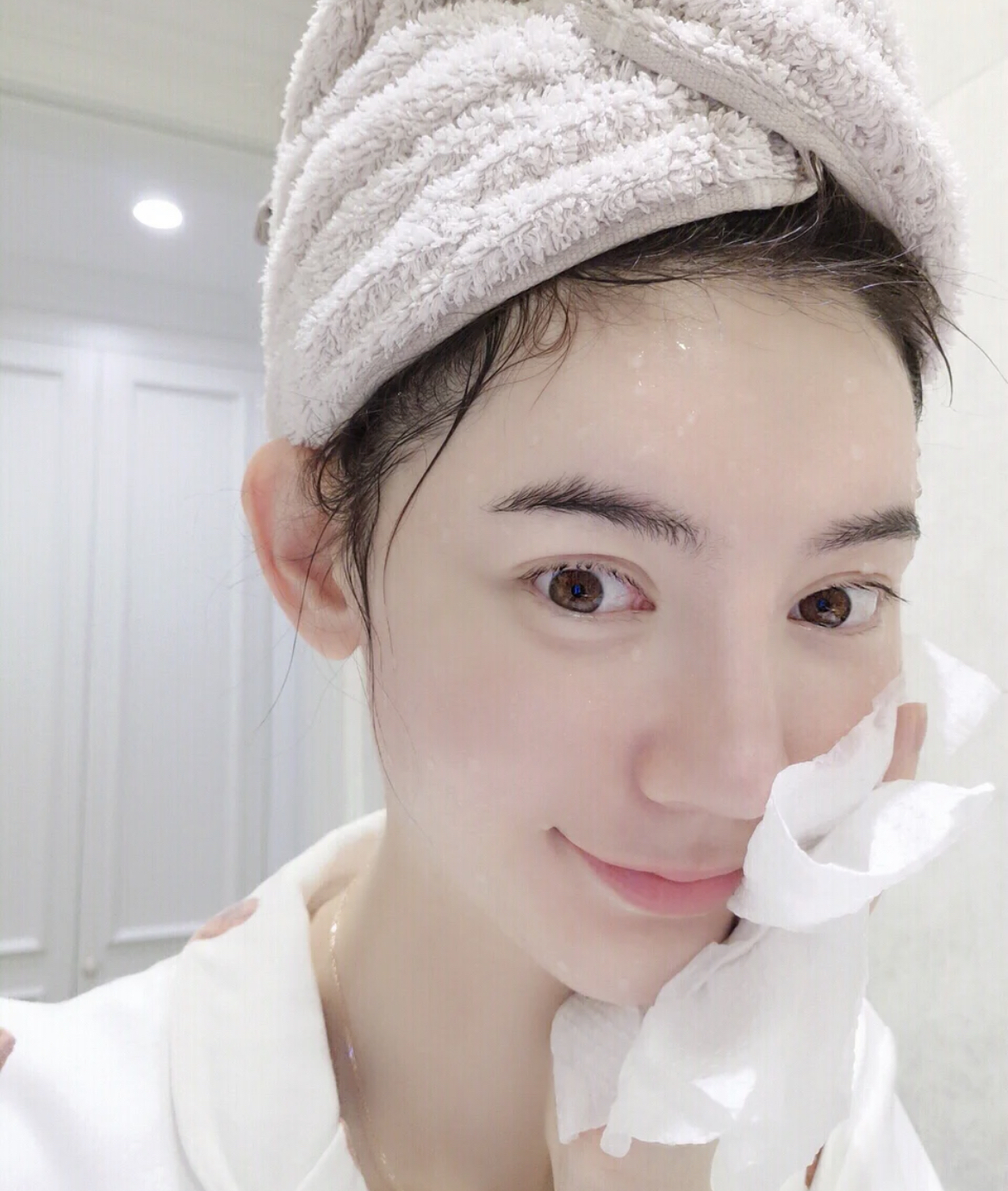 敷完面膜啥都不用反而皮肤更好,敷完面膜多久睡觉比较好