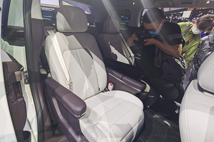 吉利星瑞和高尔夫8哪个更值得买,高尔夫和星瑞