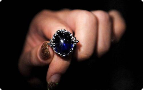 戴在手腕上的玉镯丢了预示着什么,玉镯突然丢了什么预兆