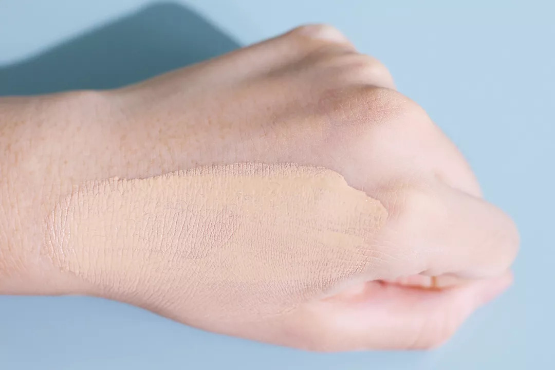 三招教会你选粉底液,干净服帖的bb霜底妆怎么上