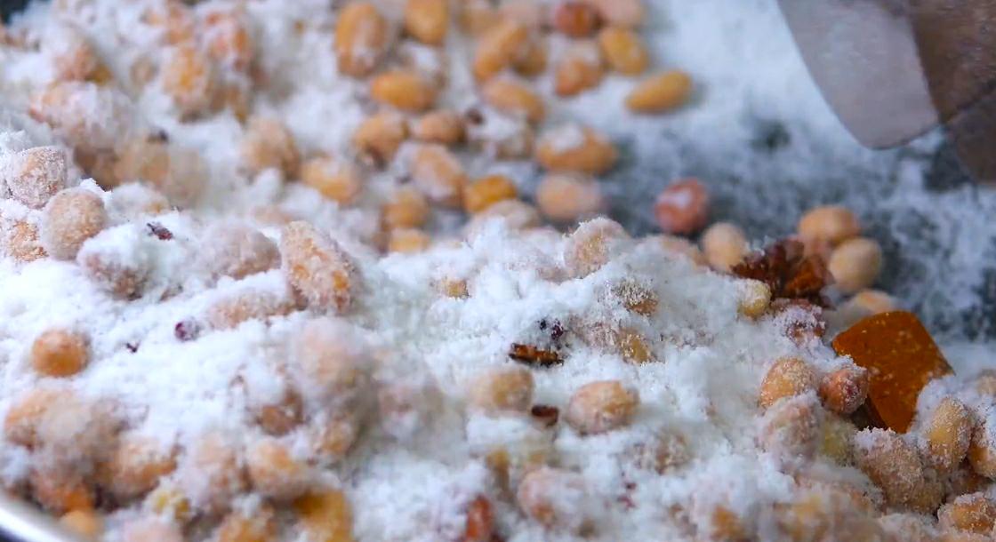 如何用微波炉做盐焗五香花生米,烤箱盐焗五香花生米商用做法