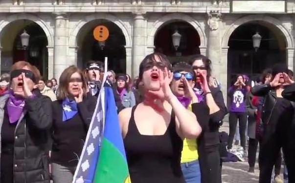 突破220万,哈尔滨1传50人,央视主播哽咽,白岩松力挺背后多可怕？