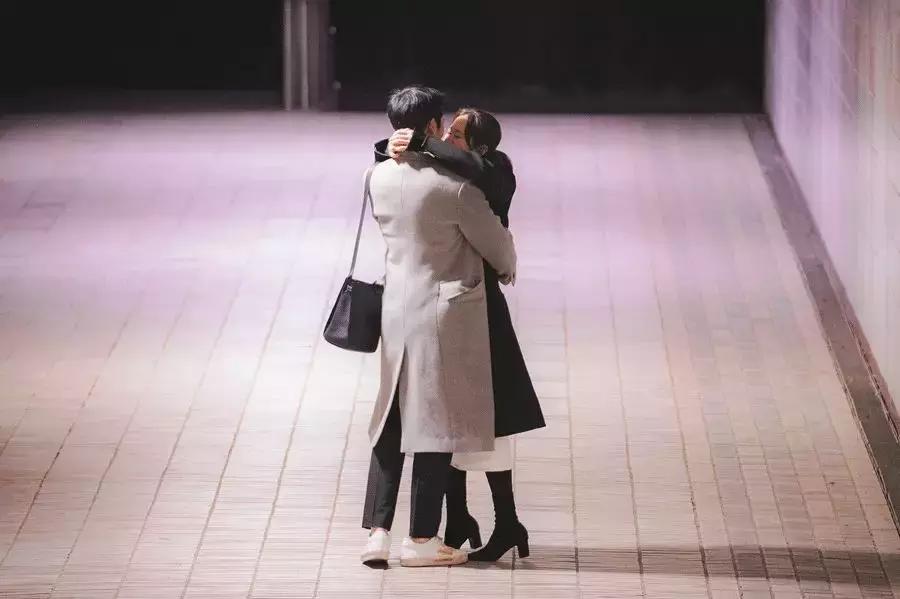 儿子千万別把媳妇当亲人,男人千万不要把自己老婆跟别人比