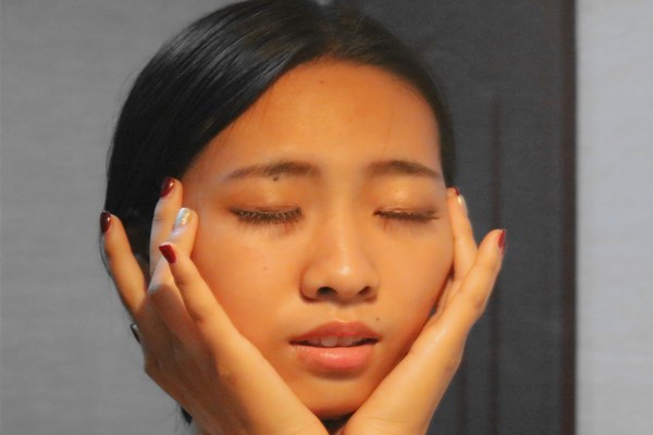 一到秋冬皮肤就干燥脱皮,秋冬皮肤干燥爆皮怎么办