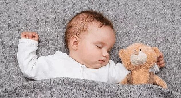 新生儿经常吐奶怎么回事该怎么办,新生儿老是吐奶什么原因怎么改善