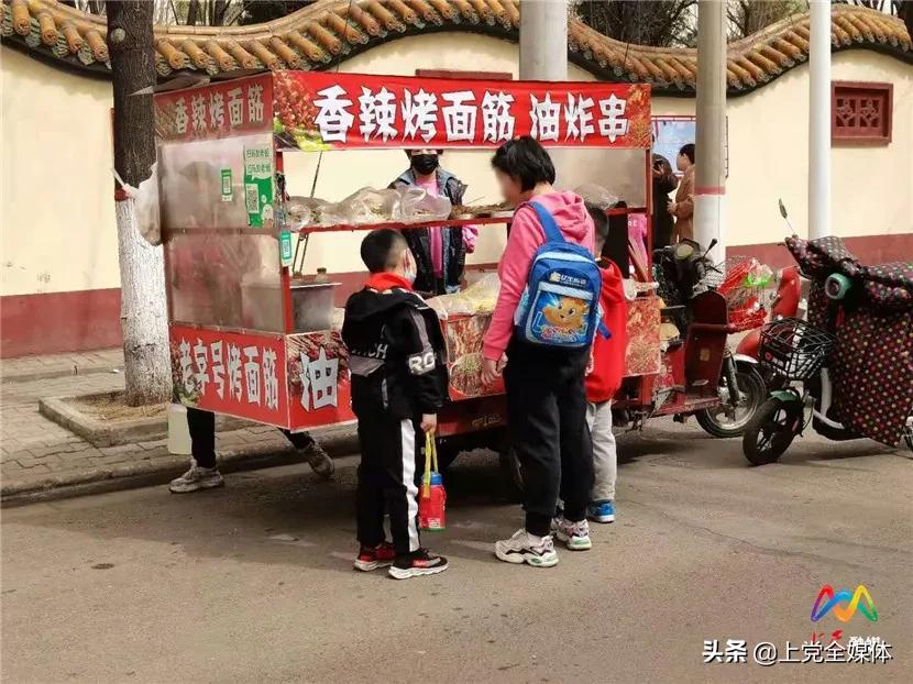 学校门口卖三无小食品的危害,校门口小食品安全吗