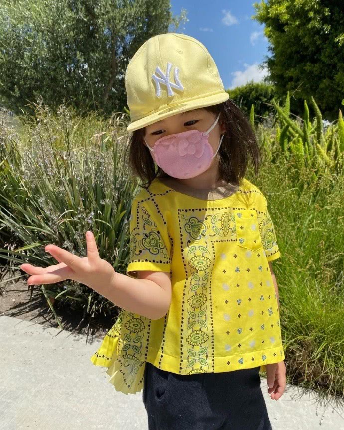 陈冠希晒3岁半alaia照片,陈冠希带女儿alaia看电影晒照