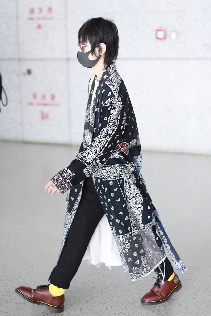 华晨宇周笔畅方大同阿兰综艺,周笔畅复古风服装