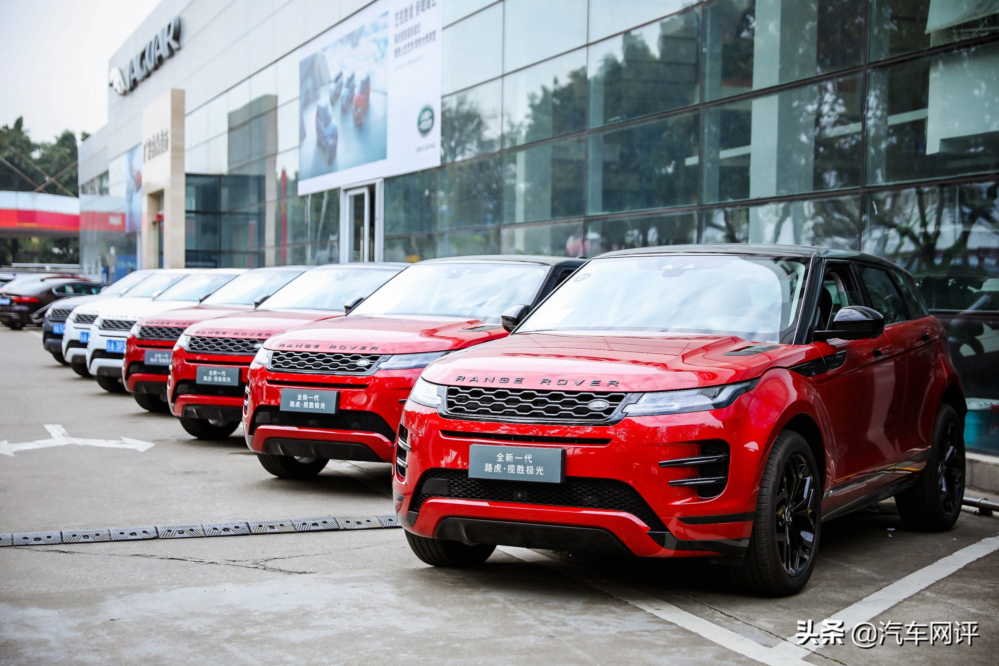 全新一代路虎揽胜极光国内试驾,新款路虎揽胜极光对比试驾