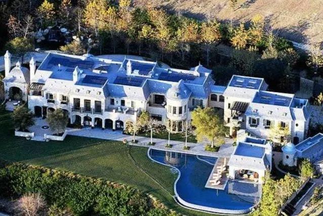 全世界最贵的模特走一步318万,第一位在国际上获奖的超模