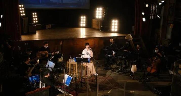 网红主播签约周某,网红周某开直播