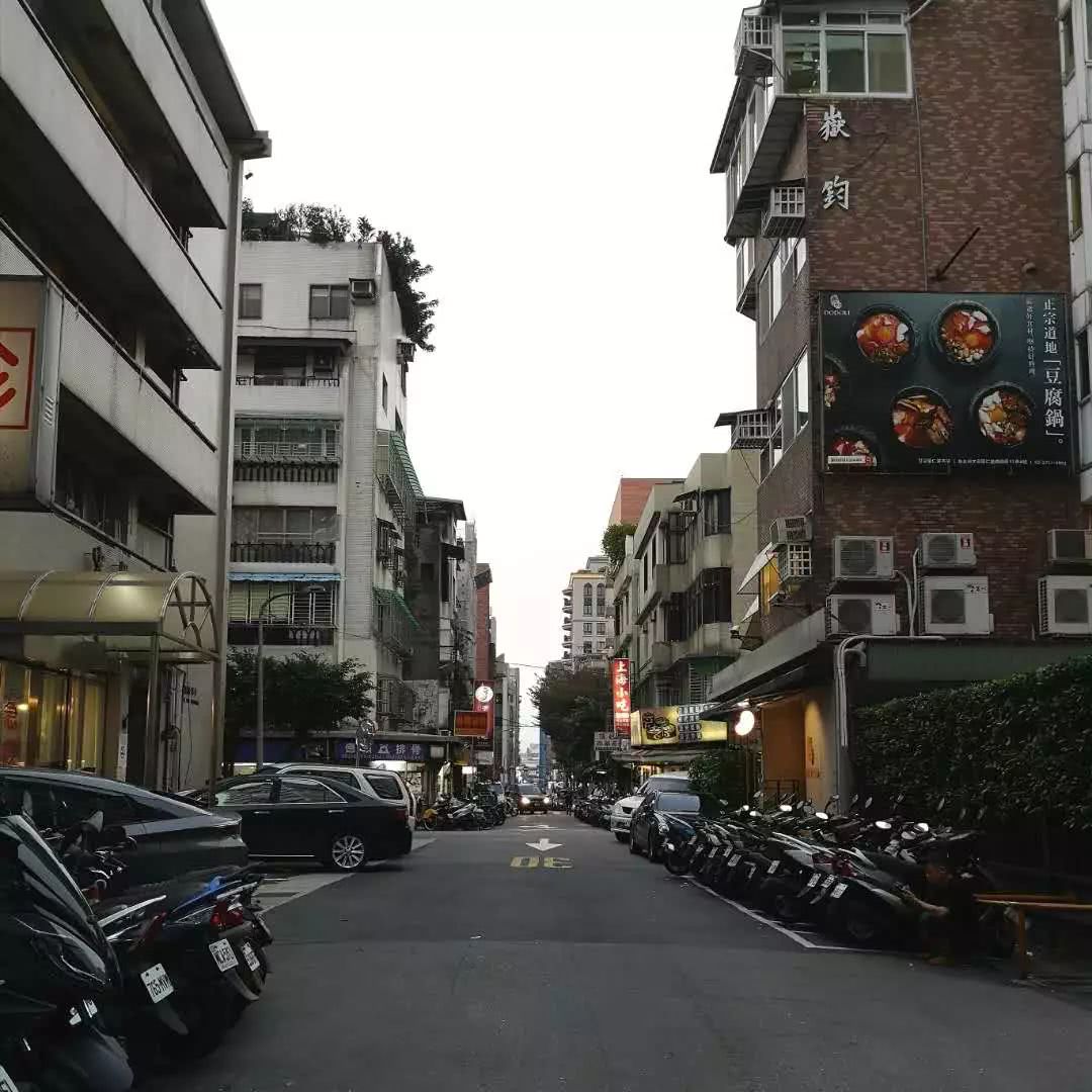 酒店速报||台北大安,棋盘格,张钧甯和羊驼