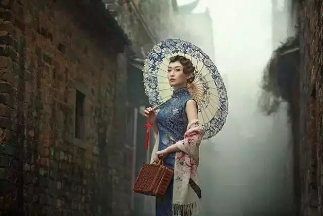 美丽的油纸伞江南水乡独特的风韵,撑一把油纸伞感受一种朦胧的美