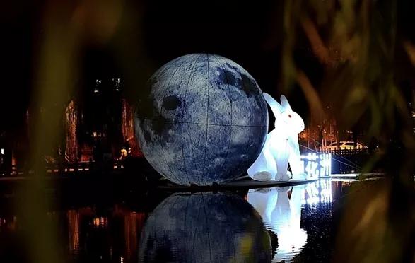 还有1天！光影奇遇坊、兔女郎快闪…齐现银泰创意城！折扣享不停