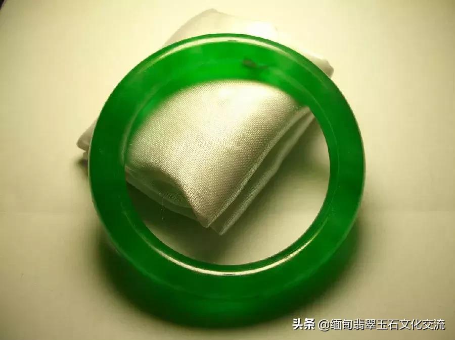 怎么辨别翡翠手镯好坏图解,翡翠手镯好坏最简单方法
