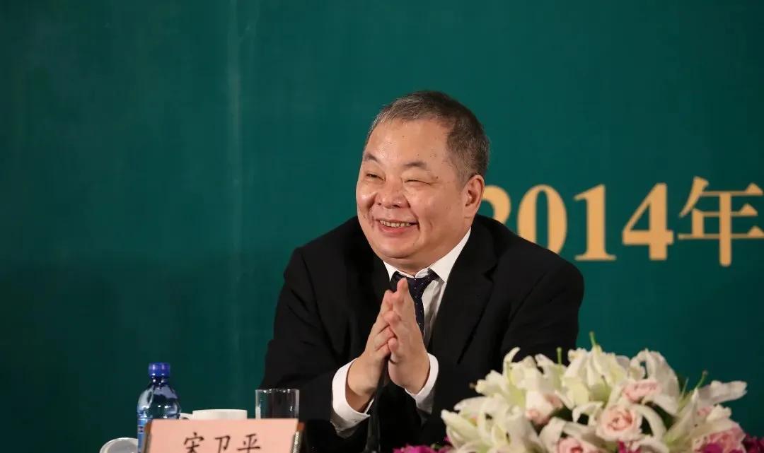 中国共有多少个足球球队,一共有32个足球队每队有多少人