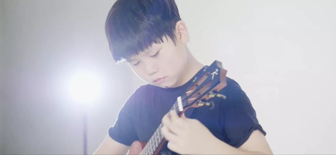 【新歌】尤克少年何臻发布新歌：《等待》