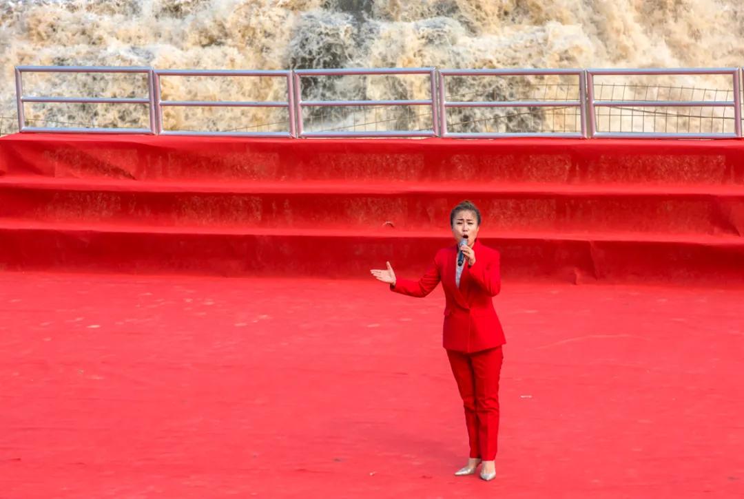 保卫黄河壶口现场版,保卫黄河合唱视频壶口