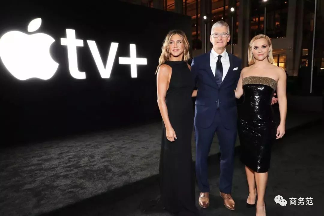 穿MaxMara拎Valextra，真正高级女精英穿衣，还得看这部美剧