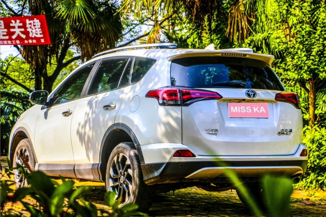 2012荣放rav4的2.0l的油耗,丰田rav4荣放2.5混动版真实油耗