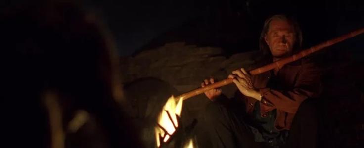 小伙夜晚吹唢呐,男子半夜吹葫芦丝