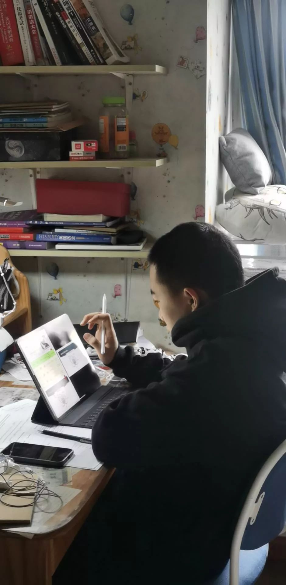 成实外国际部颜值主播全部上线，学生靠课堂表现“打赏”老师