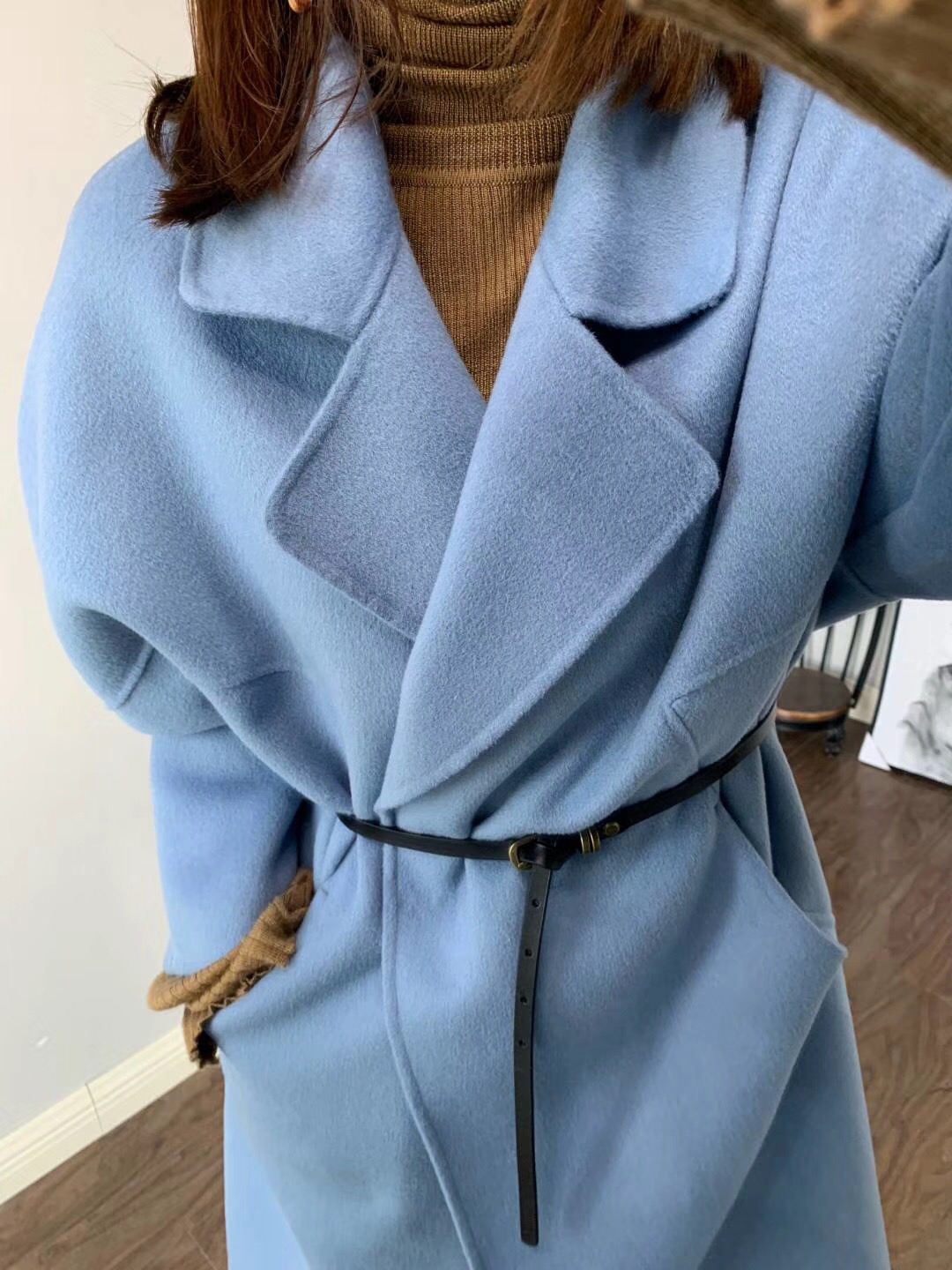 不同版型深灰色双面羊毛大衣穿搭,羊毛绒大衣怎么穿不显臃肿