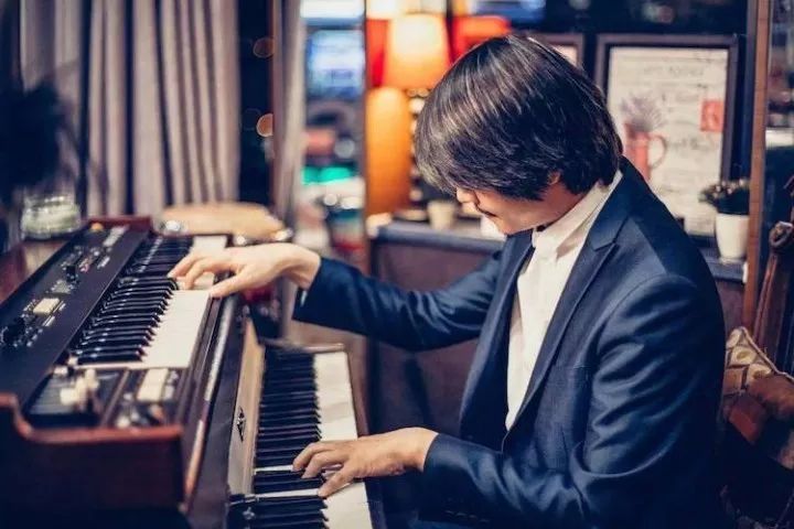 王源弹吉他完整版,王源弹吉他清唱