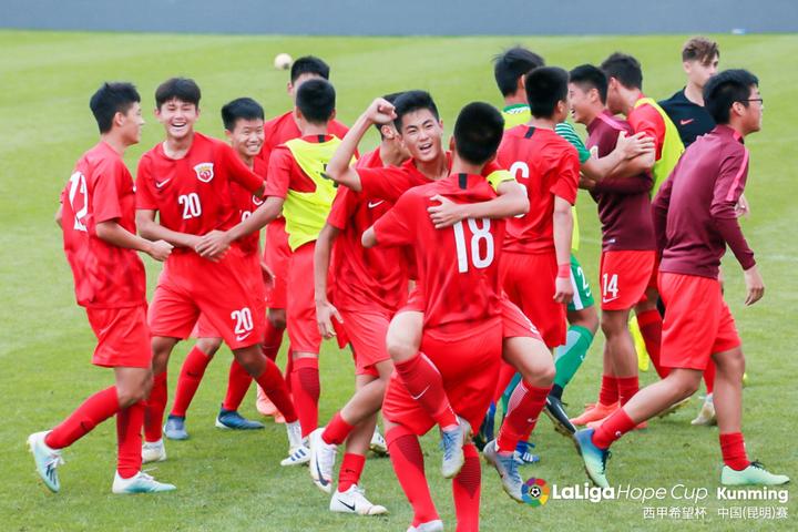 西班牙和德国足球青训哪个好,西班牙跟中国对比