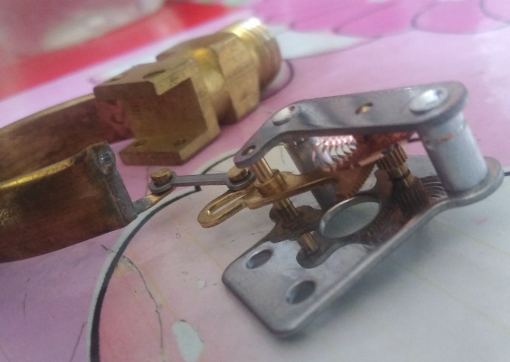 乙炔表各个部位名称,乙炔减压表结构说明