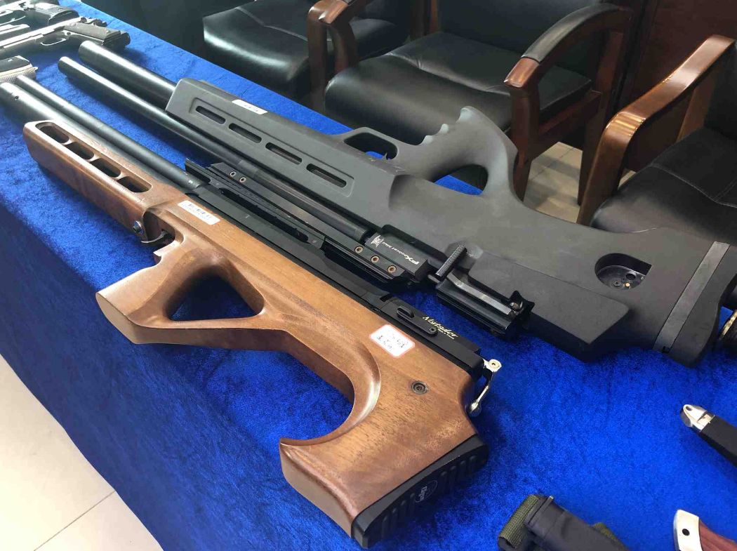 枪支发烧友竟偷带气枪入境！深圳公安联手海关，抓！