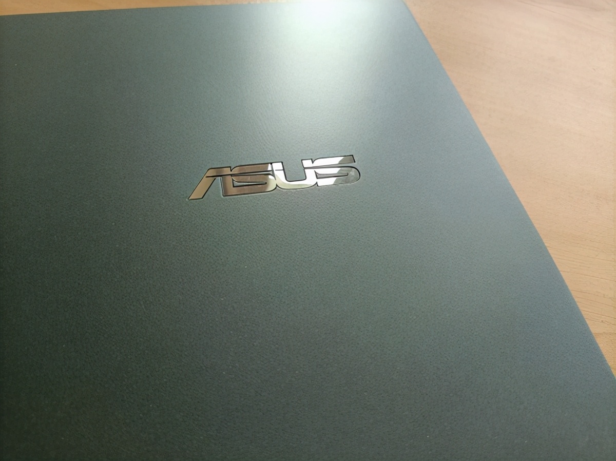 华硕灵耀x凌锋重量究竟是多少,华硕灵耀x凌锋2.8k屏幕