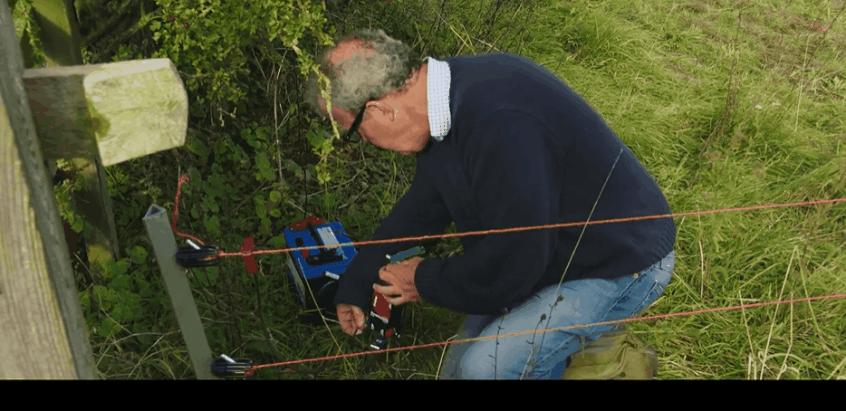 豆瓣9.6，这个“英国版李子柒”承包了我本月的笑点