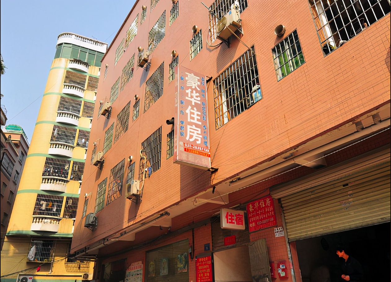 大学附近的廉价小宾馆，环境卫生都不行，为什么还有学生抢着住？