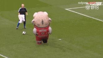 足球场上奇葩红牌,足球奇葩故事