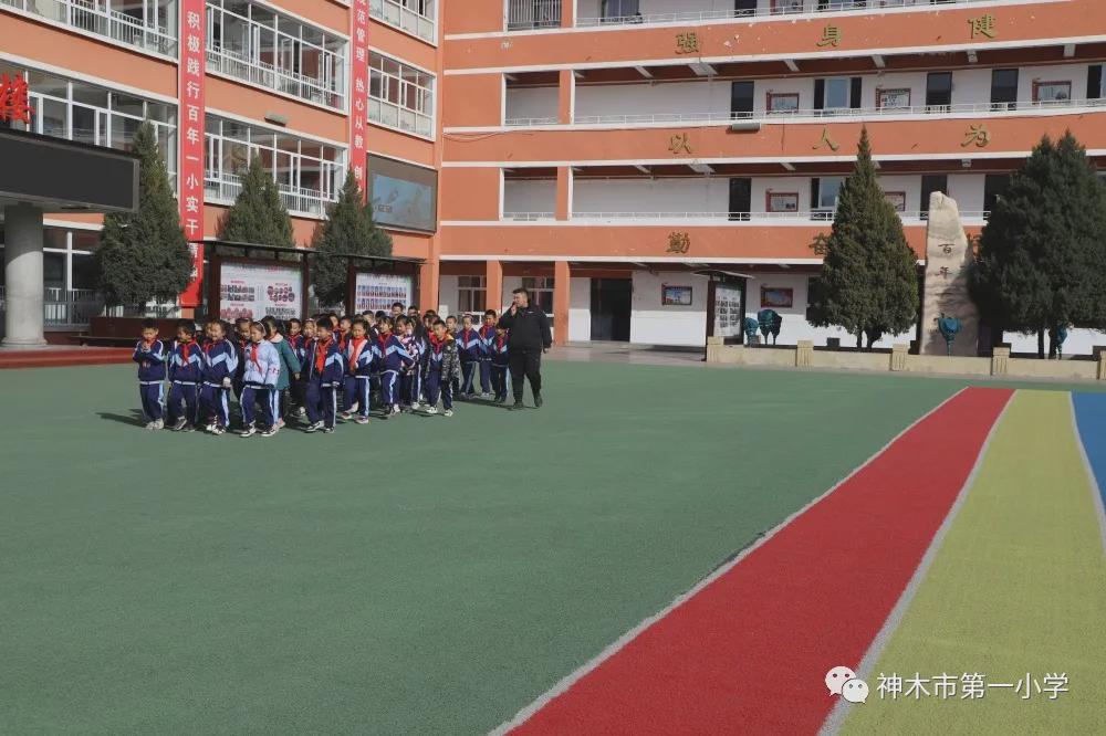 神木第一小学拔河比赛,小学体育优质课简报