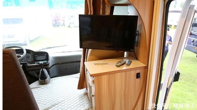 宇通5.99米自动挡中巴房车,看上去和普通车一样的房车