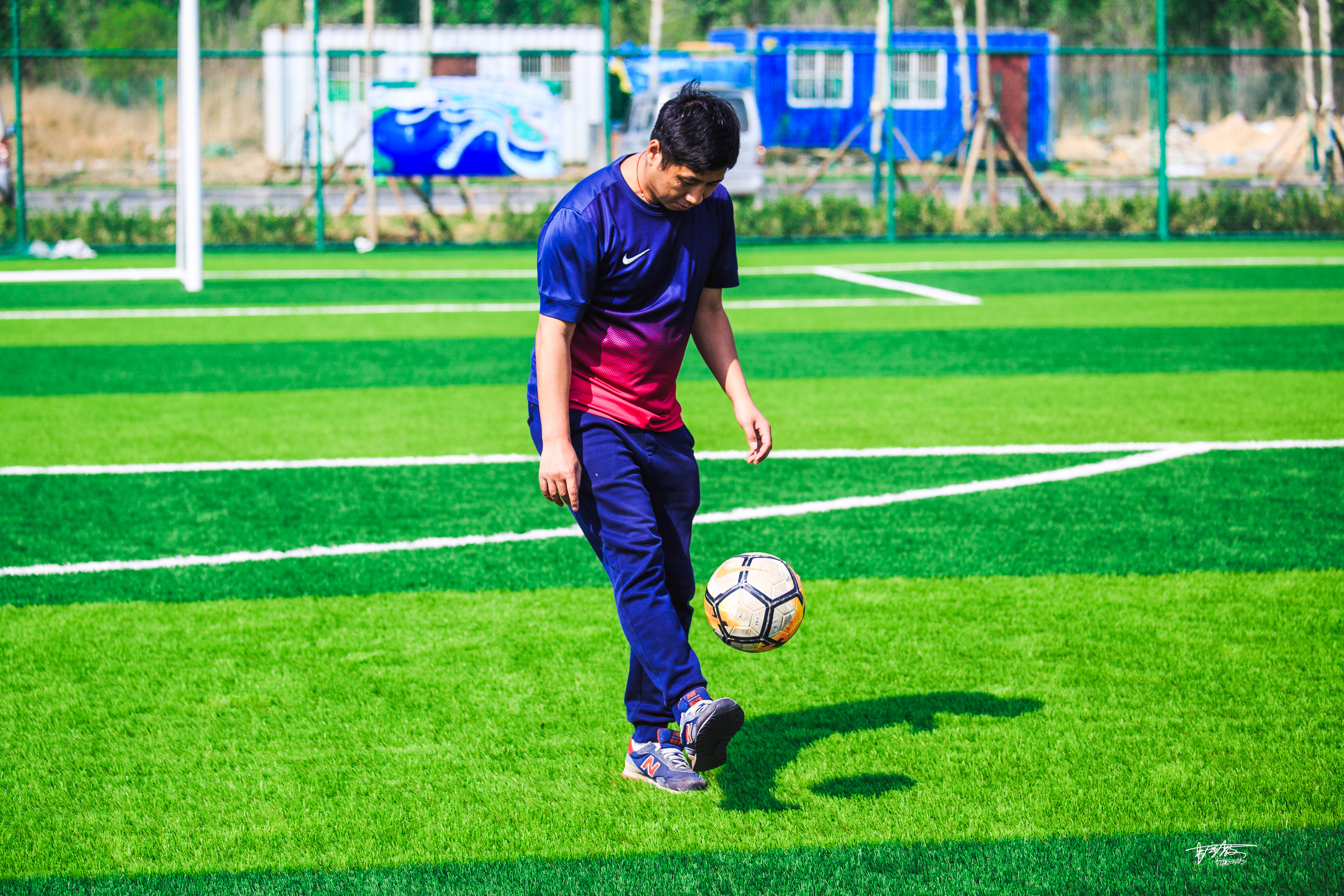 除了女人，男人的话题里，总是少不了“足球”两字