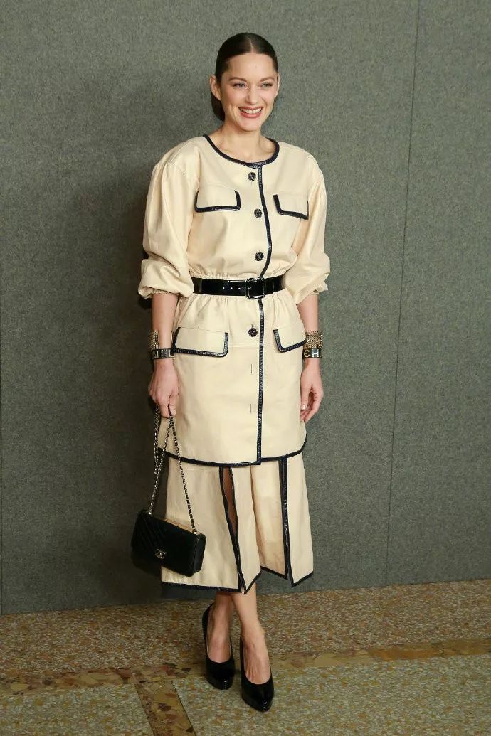 西尔莎罗南获金球奖,文娱有料